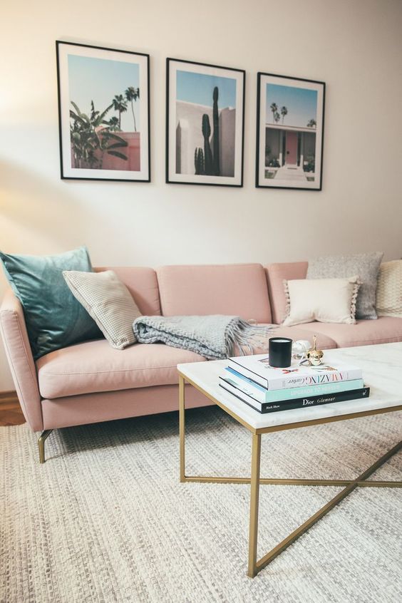 decoração com sofá rosa 