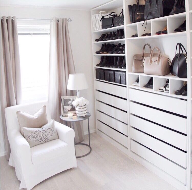 closet pequeno e simples 