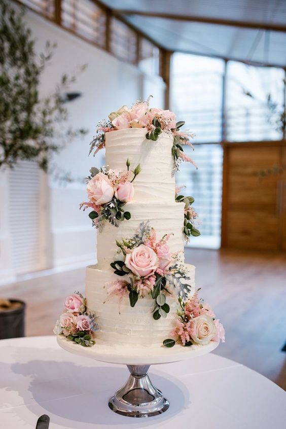 bolo de casamento com flores 