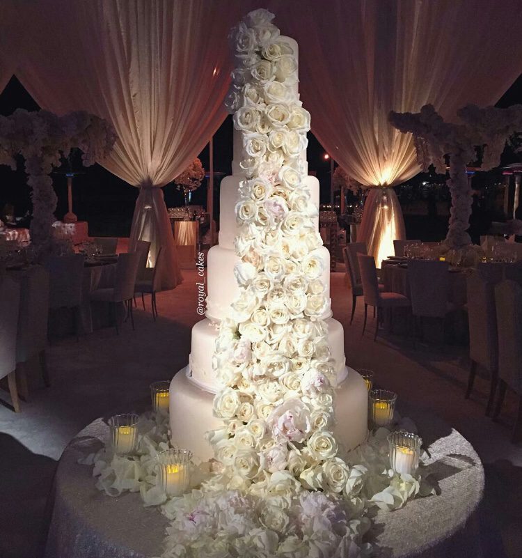 bolo de casamento clássico branco