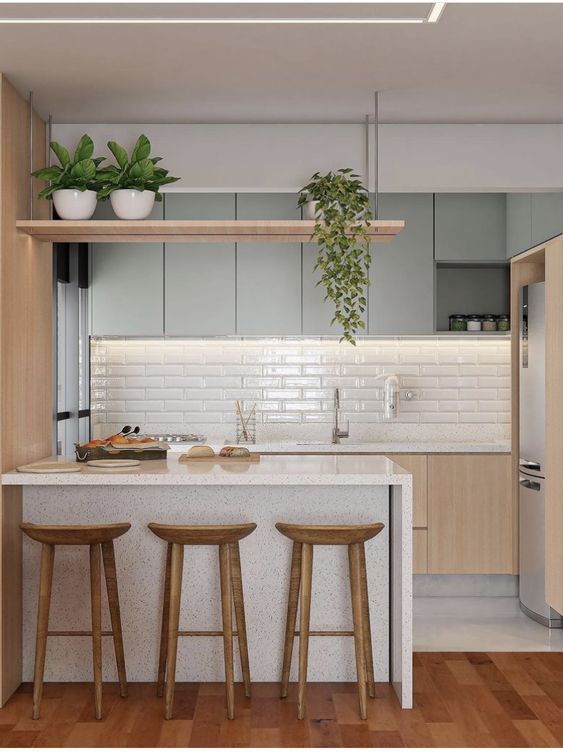 Ter uma cozinha planejada é o sonho de muitas pessoas. E dá para tê-la mesmo se o espaço for pequeno, por isso trouxe ideias de como decorar a cozinha planejada pequena. 