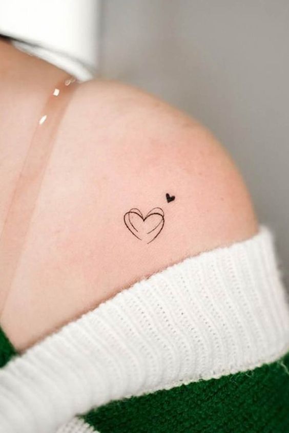 tatuagem feminina delicada coração