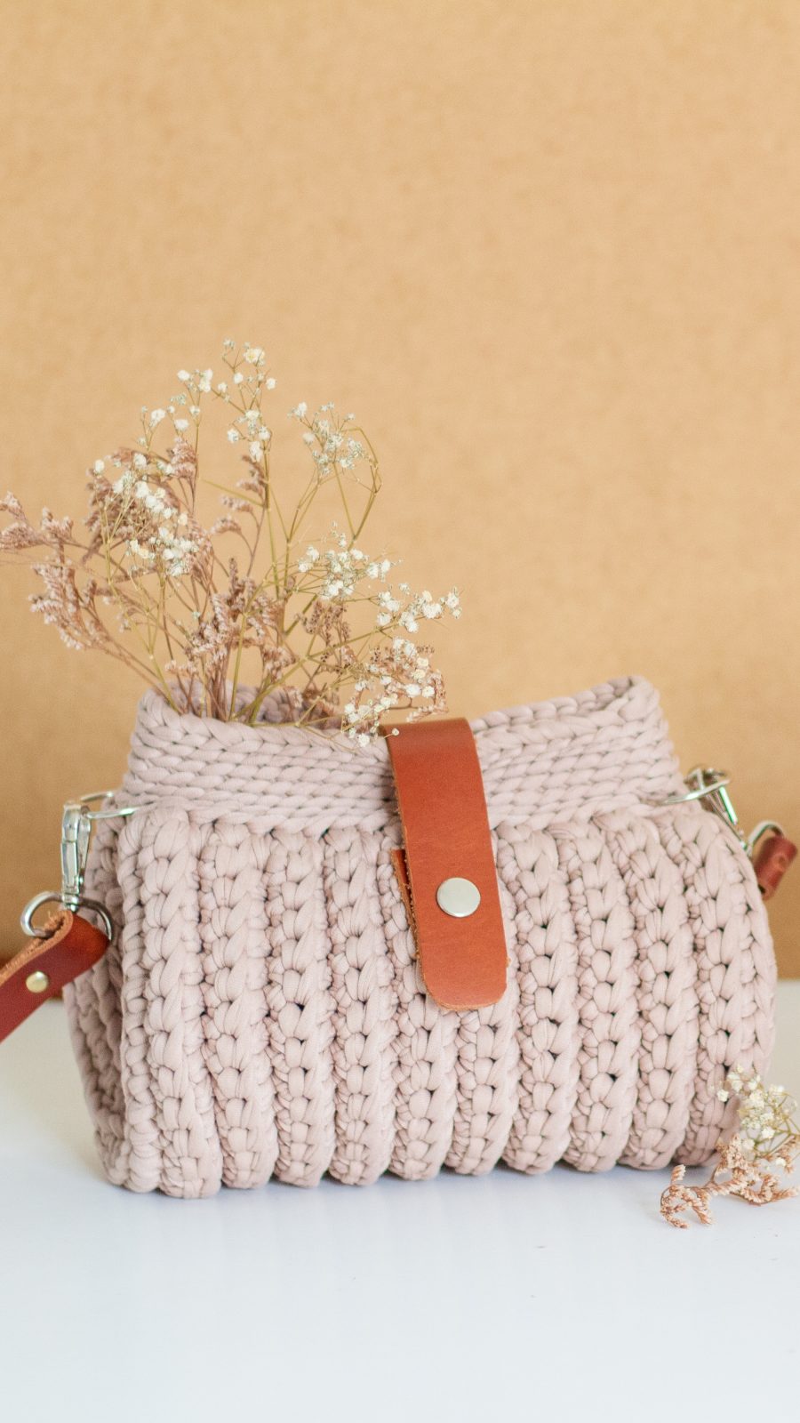 Bolsas de Crochê: Uma Tendência Artesanal que Conquista Corações