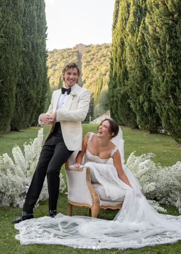 O Encantador Casamento de Millie Bobby Brown e Jake Bongiovi: Amor, Elegância e Emoção nas Fotos