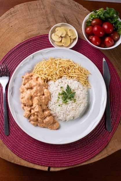 Receita de Estrogonofe Rápido e Fácil para o Dia a Dia